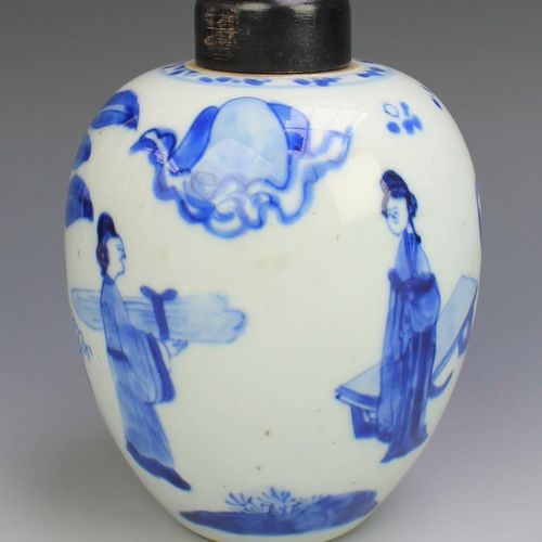 A blue and white ovoid tea canister Une boîte à thé ovoïde bleue et blanche, pér&hellip;