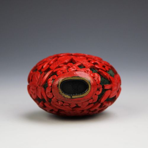 Four Chinese carved cinnabar lacquer snuff bottles 四件中国雕花朱砂漆鼻煙壺，約19/20世紀，中國。19/2&hellip;