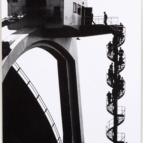 Aart Klein (1909-2001) 阿特-克莱因（1909-2001），《无题》，明胶银版画，无框，全张40x29厘米，盖有艺术家的版权（在背面）。