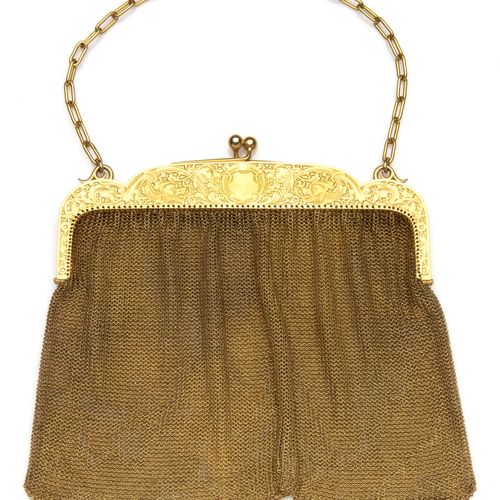 An antique 14k gold evening bag Un sac du soir ancien en or 14k, de liens en or &hellip;
