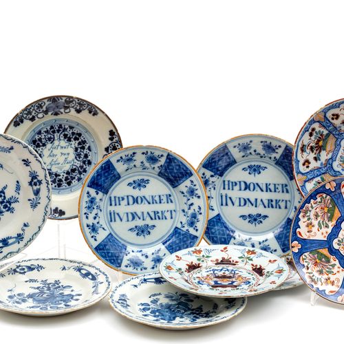 Ten Delft pottery plates 十个代尔夫特陶器盘子，18/19世纪，荷兰，包括两个蓝白盘子（赭色边），上面有H.P. Donker和I.I.&hellip;