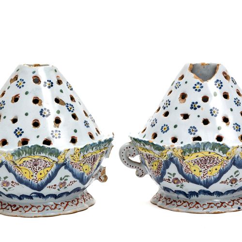 Two French faience bough pots 一对多色锡釉的 "Bouquetière pique-fleurs"，法国18/19世纪的两个法式辉&hellip;