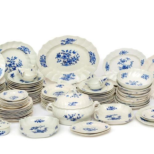 An extensive blue and white Tournai porcelain dinner service Vaste service de ta&hellip;