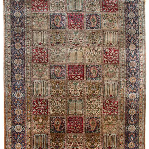 A Qom silk rug 一块库姆丝毯，20世纪，伊朗，装饰有花园和棋盘格图案。206 x 134厘米。