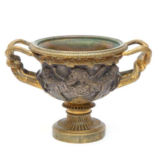A French parcel-gilt and patinated bronze Warwick Vase 一件法国包裹式镀金和铜化的沃里克花瓶，由Augus&hellip;