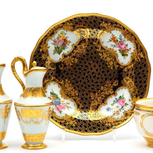 Imperial Russian Porcelain; a plate, two ewers and a bowl 俄罗斯帝国瓷器；一个盘子，两个水壶和一个碗，&hellip;