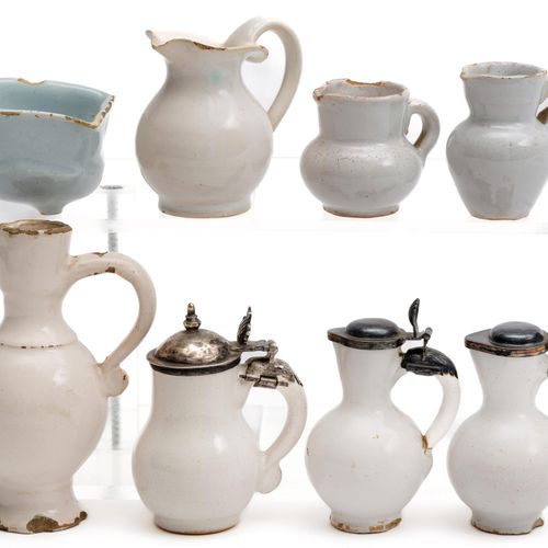 A collection of white Delft miniature jugs Sammlung weißer Delfter Miniaturkrüge&hellip;