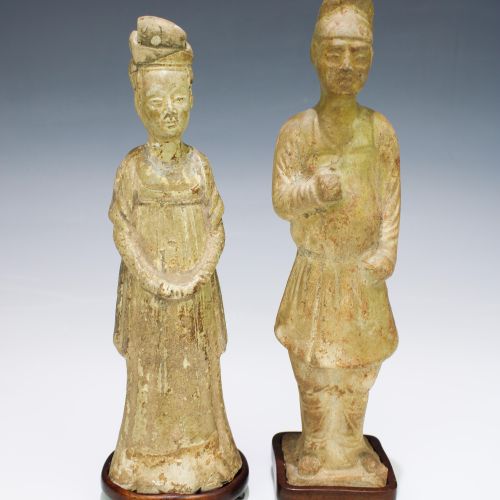 Twee Chinese terracotta tombefiguren Deux figurines funéraires chinoises en terr&hellip;