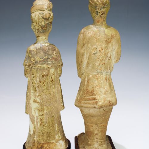 Twee Chinese terracotta tombefiguren Deux figurines funéraires chinoises en terr&hellip;