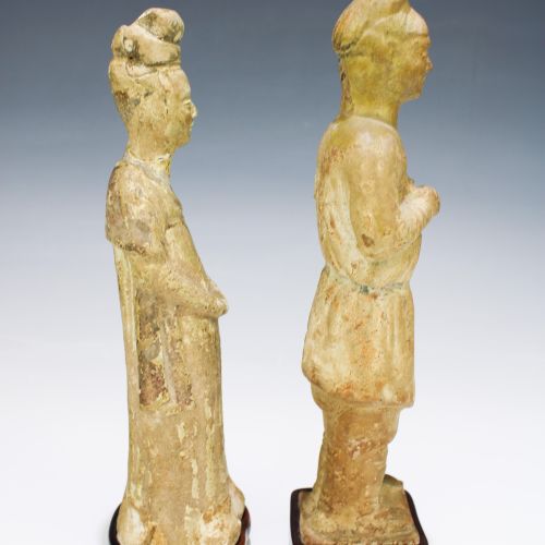 Twee Chinese terracotta tombefiguren Deux figurines funéraires chinoises en terr&hellip;