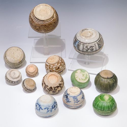 Een verzameling Zuidoost-Aziatisch porselein, waaronder Sawankhalok A collection&hellip;