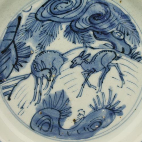 A Chinese blue and white porcelain plate with two deer Piatto cinese in porcella&hellip;