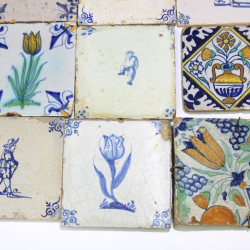 Een uitgebreide collectie van dertig Delftse aardewerk tegels Une vaste collecti&hellip;