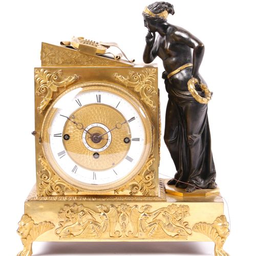 A Viennese ormolu and patinated bronze mantel clock 19世纪初，维也纳的木制和铜制壁炉钟，四分之一的报时机制&hellip;