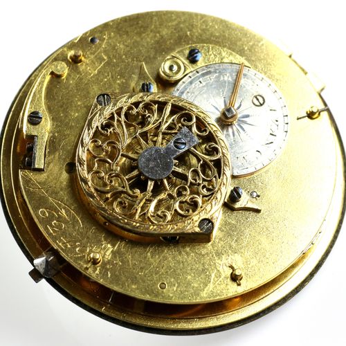 An antique gold pocketwatch 一款古董金质怀表，圆形白色珐琅表盘上有阿拉伯数字，有上链孔，背面有彩绘珐琅小品，描绘了嬉戏的女士和一个婴&hellip;