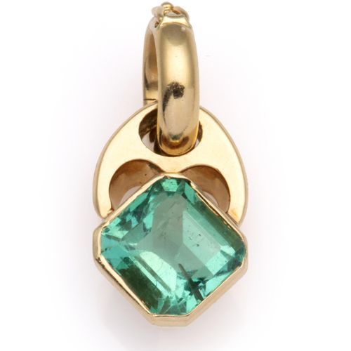 An 18k gold emerald pendant An 18k gold emerald pendant,Set with a bright green &hellip;