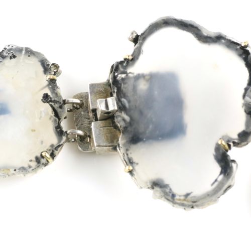 Vier colliers Vier Halsketten, Eine Kette aus skurrilen Quarzplatten, in Silber &hellip;