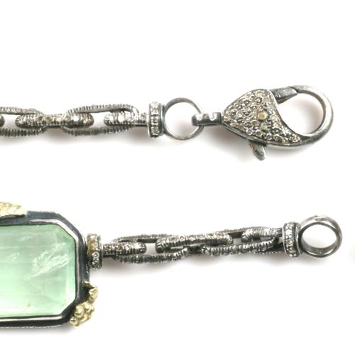 Een set smaragd sieraden Una parure di gioielli in smeraldo, la collana composta&hellip;
