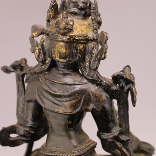 A bronze Śyāmātārā (Green Tārā) with traces of gilt Un Śyāmātārā (Tārā verte) en&hellip;