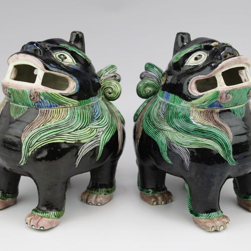 A pair of famille noire foo dog censers Ein Paar Famille Noire Foo Dog Zensoren,&hellip;