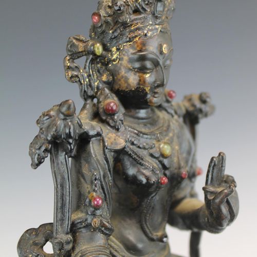 A bronze Śyāmātārā (Green Tārā) with traces of gilt Śyāmātārā (Grüner Tārā) aus &hellip;