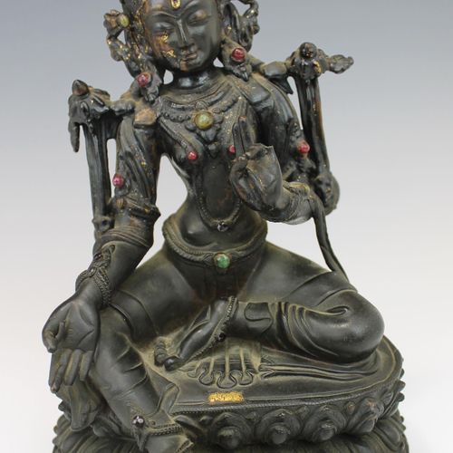 A bronze Śyāmātārā (Green Tārā) with traces of gilt Un bronzo Śyāmātārā (Tārā ve&hellip;