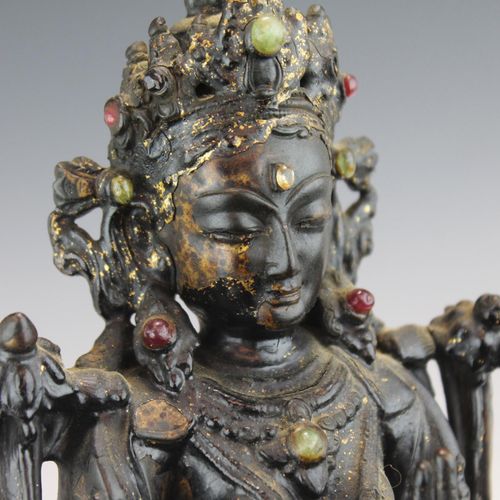 A bronze Śyāmātārā (Green Tārā) with traces of gilt Un Śyāmātārā (Tārā verte) en&hellip;