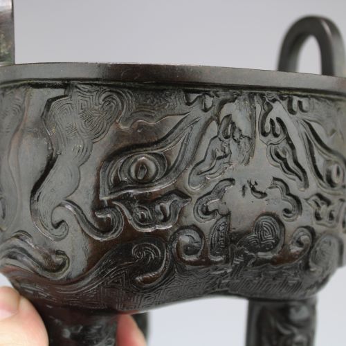 A ding (tripod censer) with wooden stand and cover 一个带木质支架和盖子的鼎，明代或可能更早，中国，一个非常精&hellip;