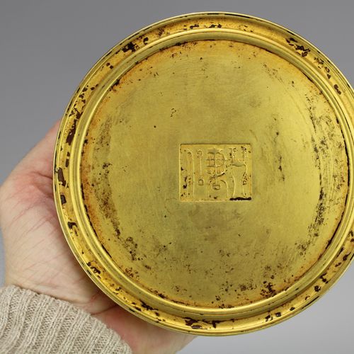 A round gilt bronze censer Incensario redondo de bronce dorado, siglo XIX/XX, Ch&hellip;