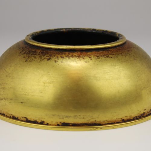 A round gilt bronze censer Incensiere rotondo in bronzo dorato, XIX/XX secolo, C&hellip;