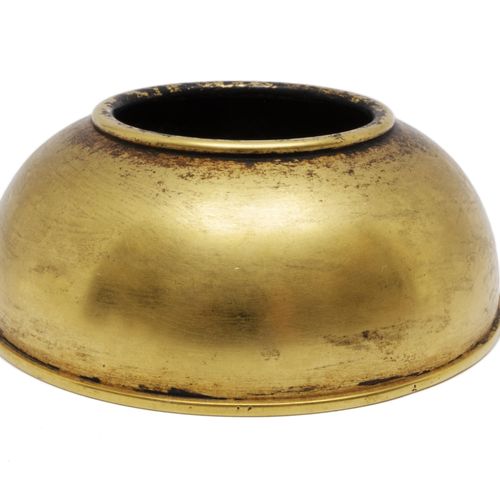 A round gilt bronze censer Rundes, vergoldetes Bronzegefäß, 19./20. Jh., China, &hellip;