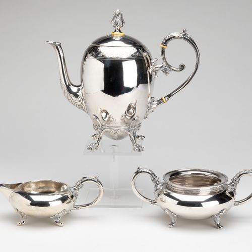 Null A three-piece coffee service, H. Of the pot ca 25 cm, The pot egg-shaped on&hellip;