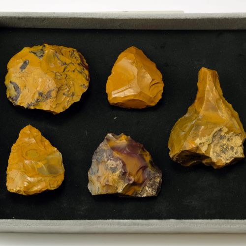 Null Five Prehistoric jasper hand axes, flint tools, Middle Paleolithicum 40.000&hellip;