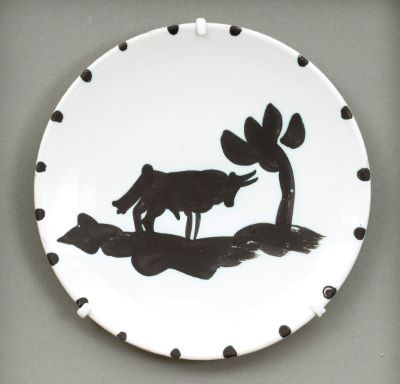 Pablo Picasso_Bull under the tree 
white earthenware clay plate, painted in blac&hellip;