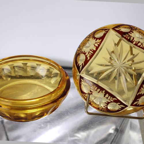 Boemia, bomboniera in ambra e cristallo tagliato. 15/7 cm
