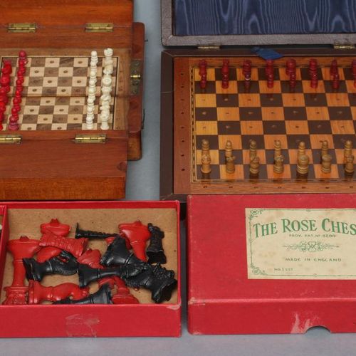 Null UN JEU D'ÉCHECS DE VOYAGE EDWARDIEN JAQUES OF LONDON, en os naturel et roug&hellip;