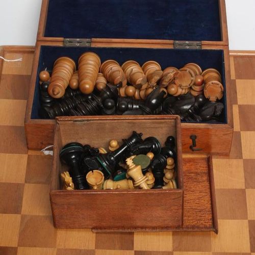 Null A TURNED WOOD CHESS SET in box and hardwood, kings 3 3/4" high, in a blue v&hellip;