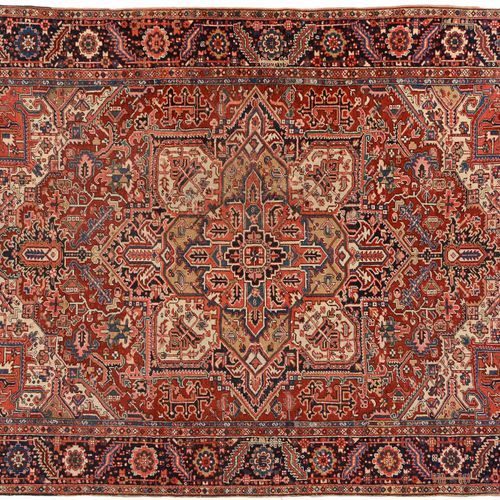 HERIZ 东阿塞拜疆

1950年左右

棉质地面上的羊毛地毯。360x253厘米。

条件与年龄相符。