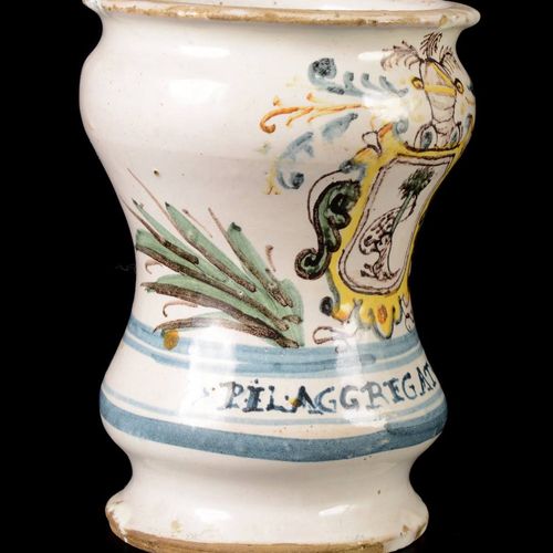 Albarello 19th century ?

Tiny faience jar for drugs in style of Italian renaiss&hellip;