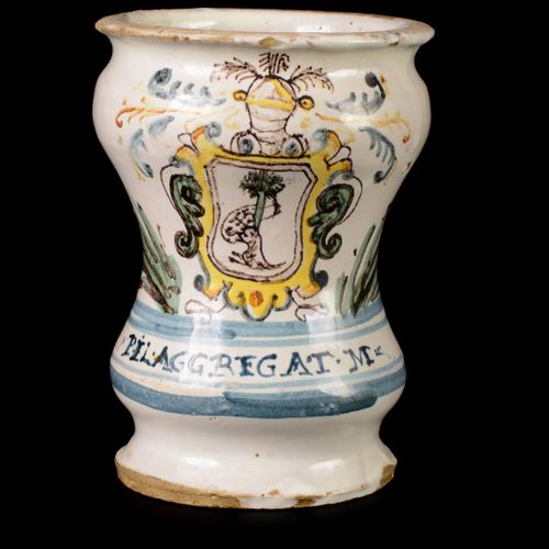 Albarello 可能是19世纪。

意大利文艺复兴时期Albarelli风格的小瓷器，圆柱形，下部和颈部下有隆起，在白色釉面上用鲜明的火彩在正面绘有纹章图案&hellip;