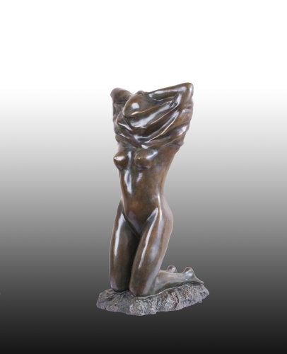 RETON Marie-Jo Femme à genoux Sculpture Bronze patiné Signé sur le genou gauche &hellip;