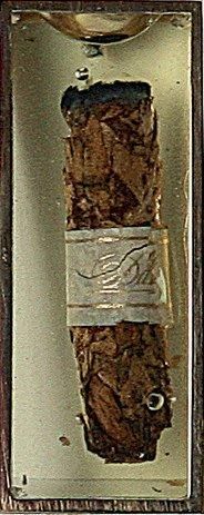 ARMAN (1928-2005) Pendentif inclusion "cigare" en or 18 carats et résine transpa&hellip;