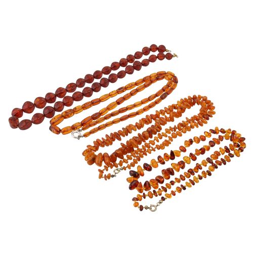 Konvolut aus 4 Bernsteinketten, Bundle of 4 necklaces, amber, L: 51/64/70/75 cm,&hellip;