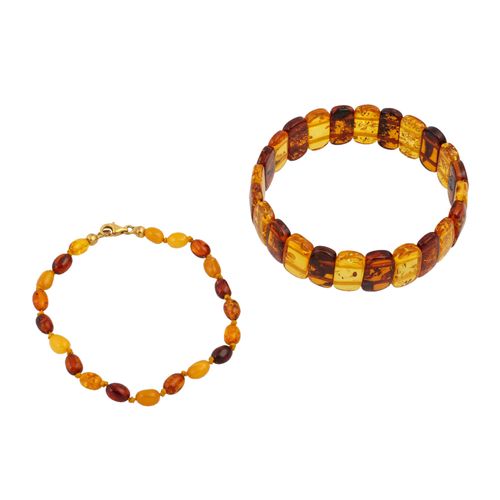 Bernsteinkonvolut 5-teilig, 5-piece bundle of amber jewellery consisting of 3 ne&hellip;