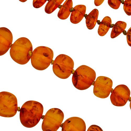 Konvolut 11-teilig, 11-piece bundle of 9 necklaces made of gemstones e.G. Amber,&hellip;