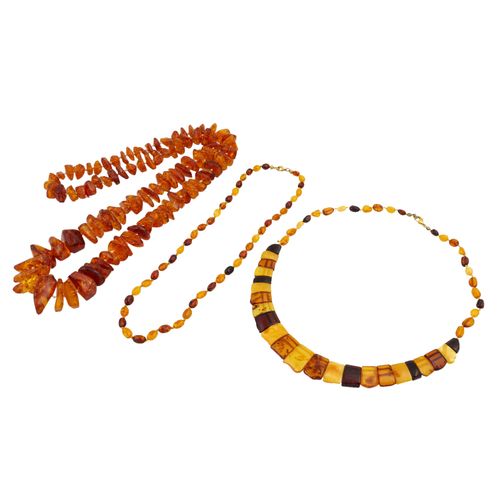 Bernsteinkonvolut 5-teilig, Lot de 5 pièces de bijoux en ambre comprenant 3 coll&hellip;