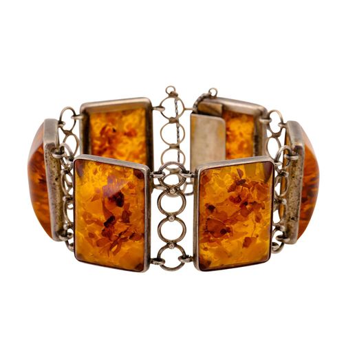 Konvolut 11-teilig, 11-piece bundle of 9 necklaces made of gemstones e.G. Amber,&hellip;
