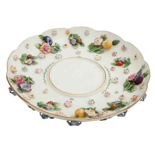 MEISSEN Deckelterrine auf Présentoir, 1. Wahl, 19. Jh. MEISSEN盖碗，第一选择，约1850年。 白瓷&hellip;