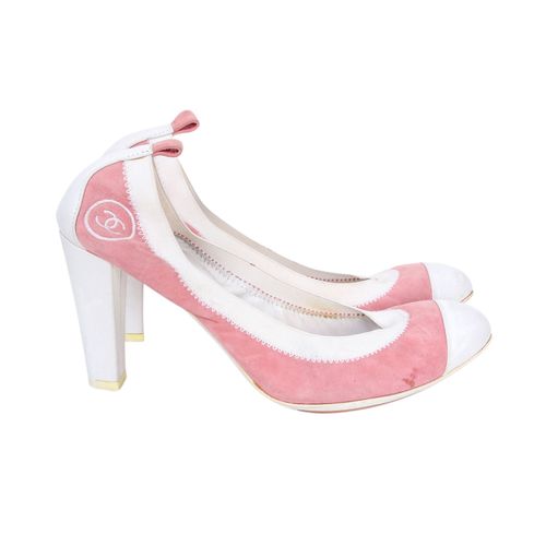 CHANEL Pumps, Gr. 39. CHANEL pumps, size 39. Elasticated model in pink suede wit&hellip;