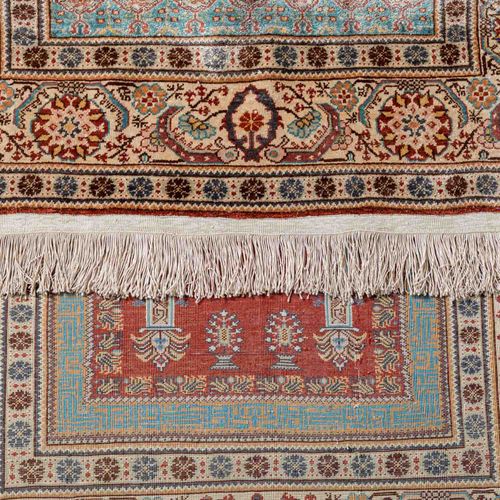 2 Orientteppiche aus Seide: 2 oriental silk carpets: 1.)TURKEY, 122x83 cm, red-g&hellip;